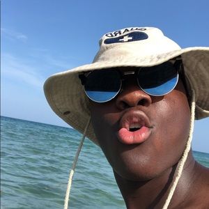 Meet your Posher, Darius